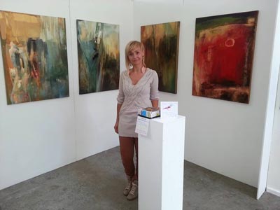 Katrina Sadrak na wystawie swoich prac w Doncaster